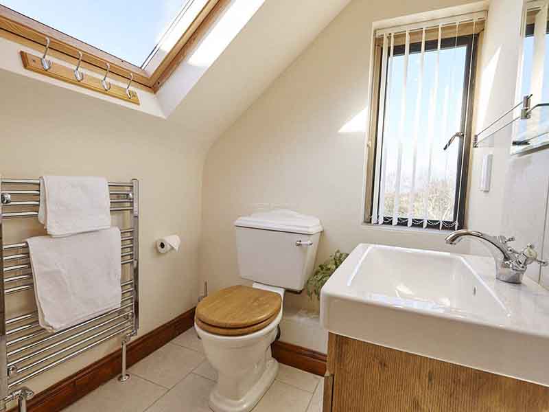 天窗漏水哪里找人維修？天窗漏水上門維修怎么收費？